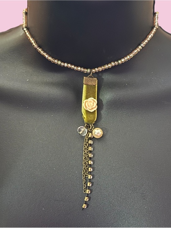 Jewelry - Victorian glass bead ribbon and rose pendant choker necklace